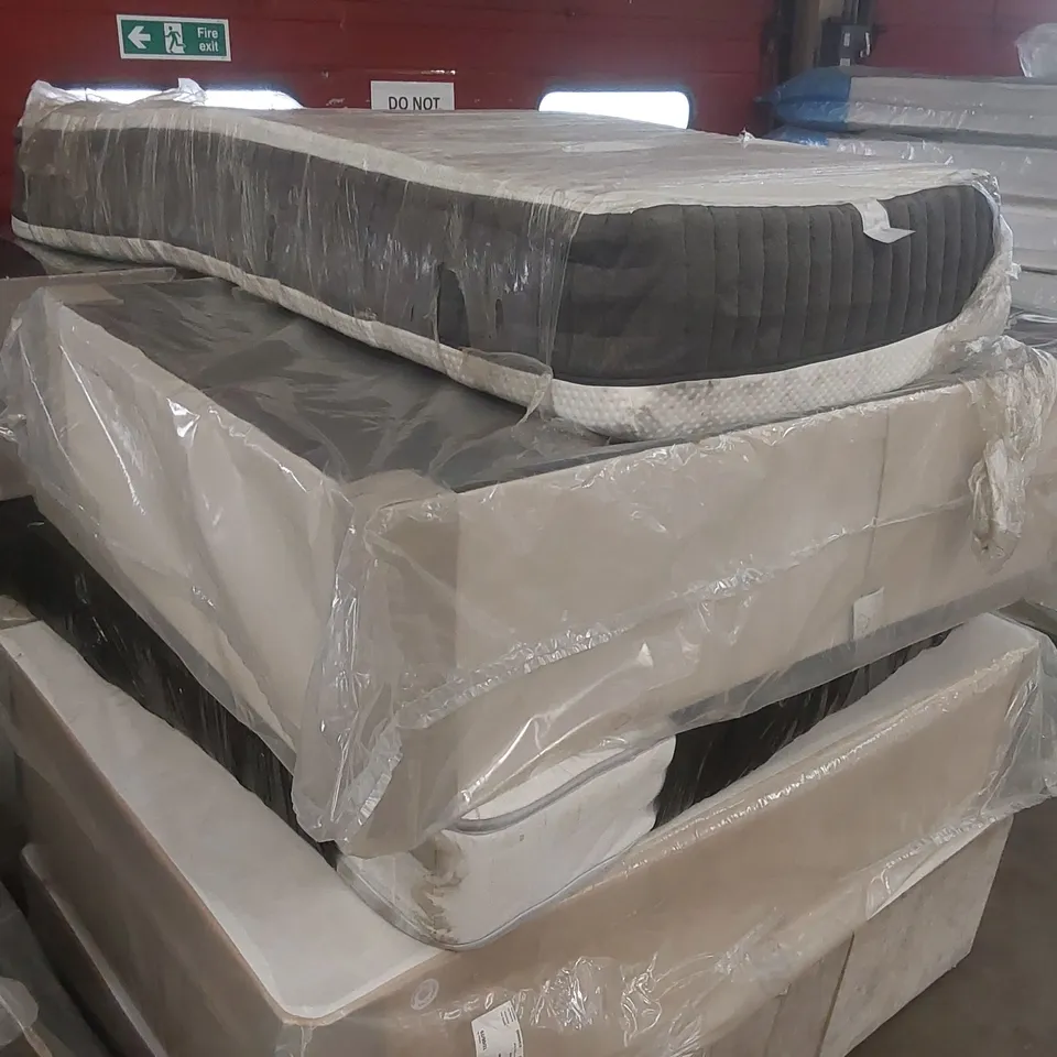 PALLET CONTAINING APPROXIMATELY 6x DIVAN BASE PARTS, 2x MATTRESSES