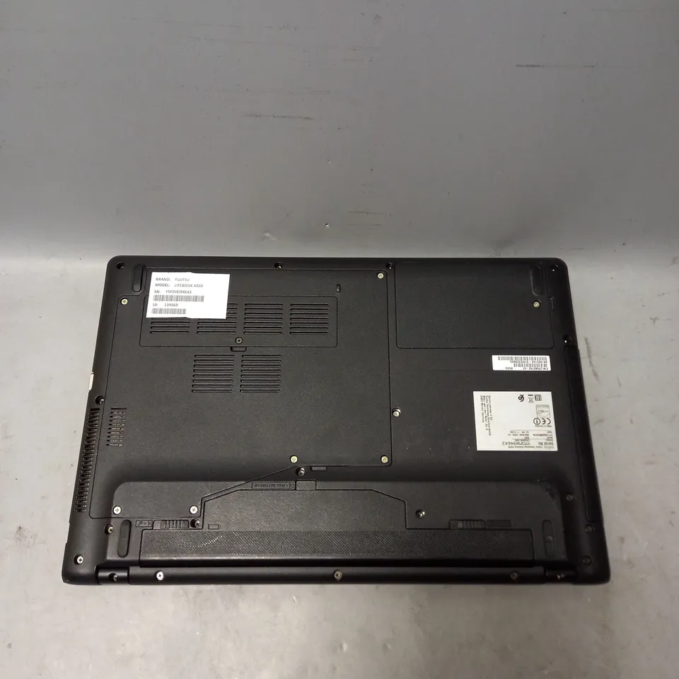 FUJITSU LIFEBOOK A555 LAPTOP IN BLACK