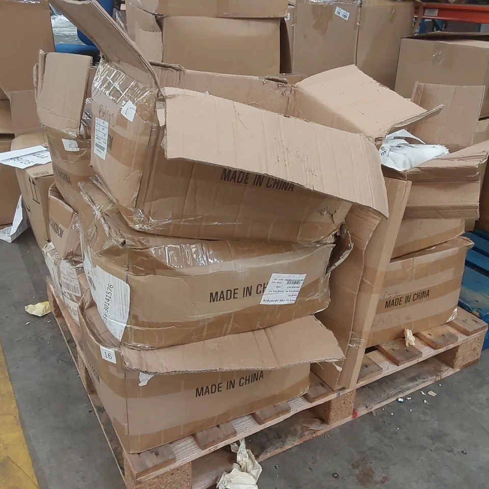 PALLET CONTAINING A VERY LARGE QUANTITY OF ZIP LOCK CLOTHES BAGS ECT