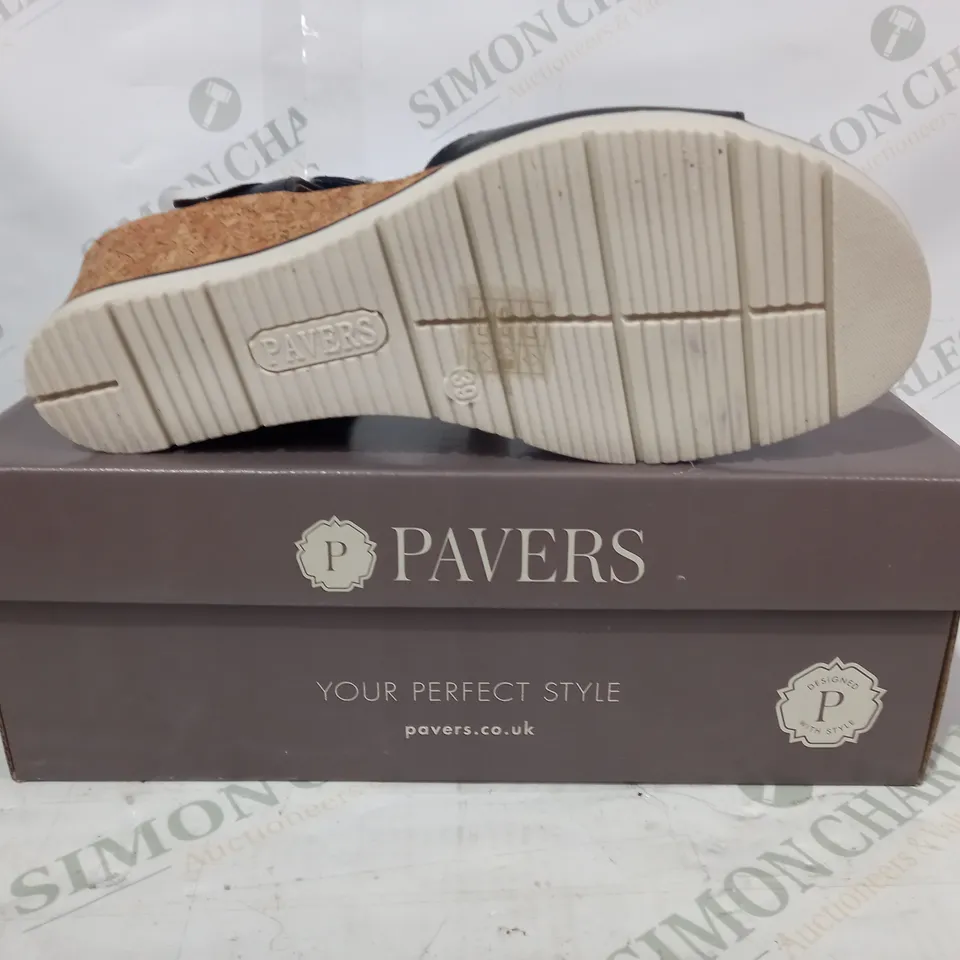 BOXED PAIR OF PAVERS OPEN TOE WEDGE SANDALS IN NAVY EU SIZE 39