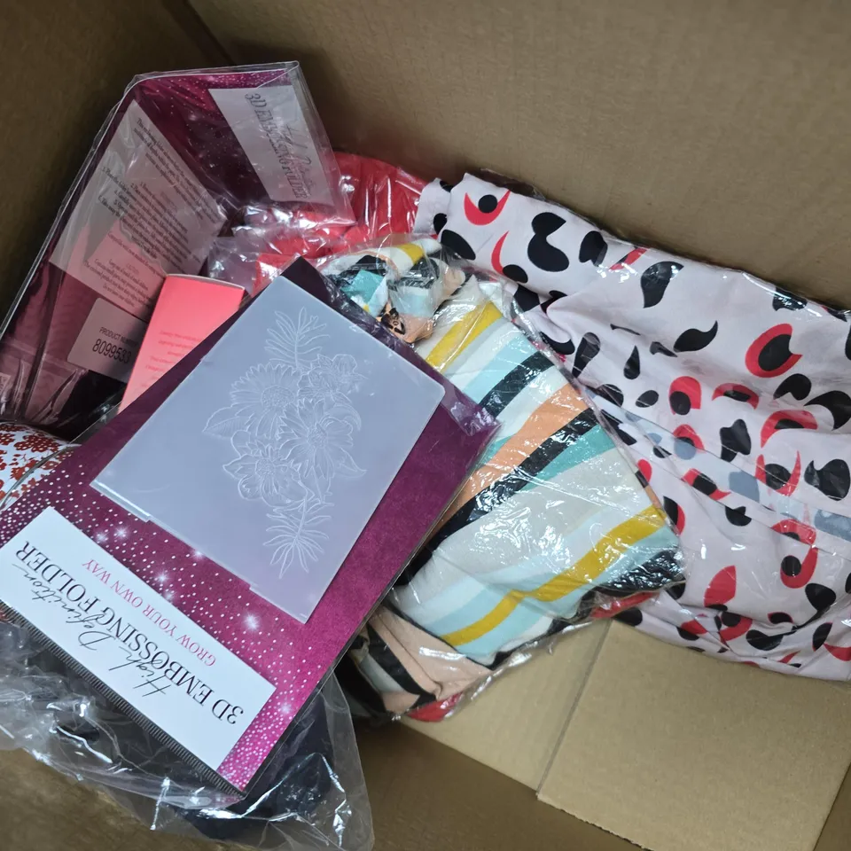 APPROX 10 ASSORTED ITEMS TO INCLUDE JUMPERS, BRAS, SHOES, ETC