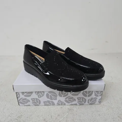SHOE TREE COMFORT BARBARA BLACK PATENT LOAFERS – UK 6