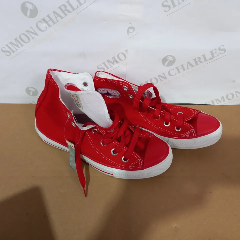 PAIR OF DESIGNER RED HIGHTOPS SIZE 38