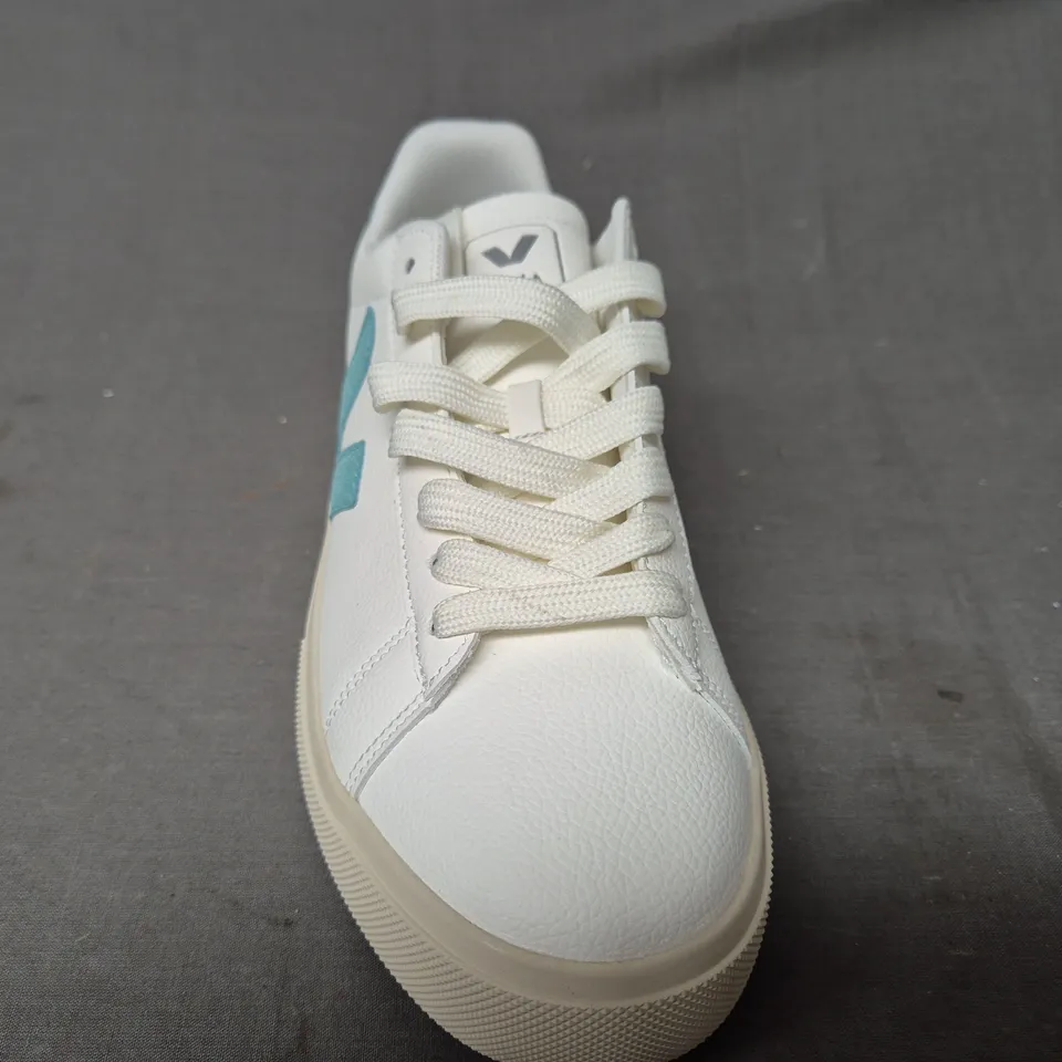 BOXED PAIR OF VEJA SHOES IN WHITE/GREEN UK SIZE 6.5