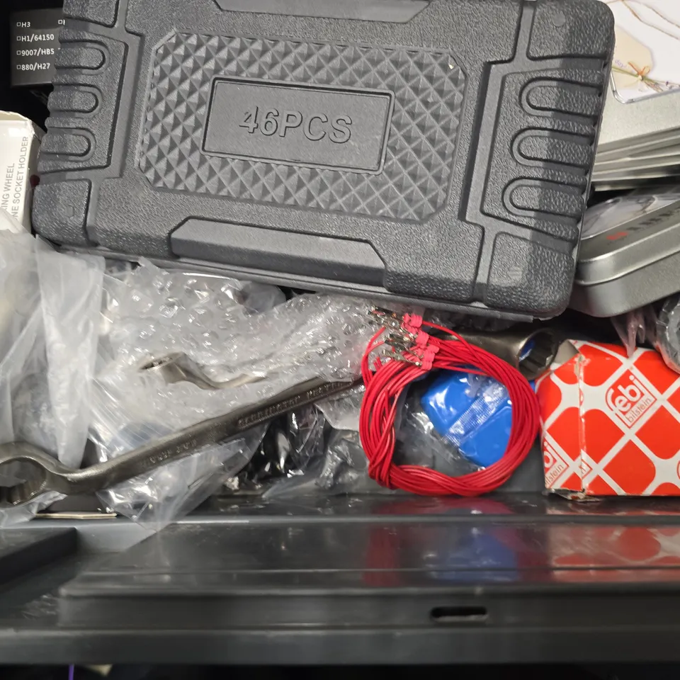 APPROXIMATELY 12 ASSORTED ITEMS TO INCLUDE - AIR FRESHENER , BLUE PRINT OIL FILTER , DENNOV BIKE TOOL ETC