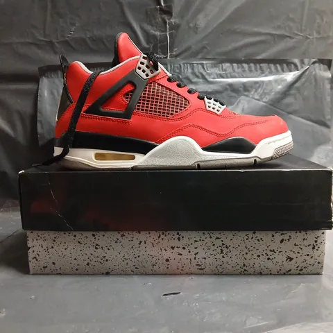 BOXED PAIR OF NIKE AIR JORDAN 4 RETRO SHOES IN RED/BLACK/WHITE SIZE UK 8.5