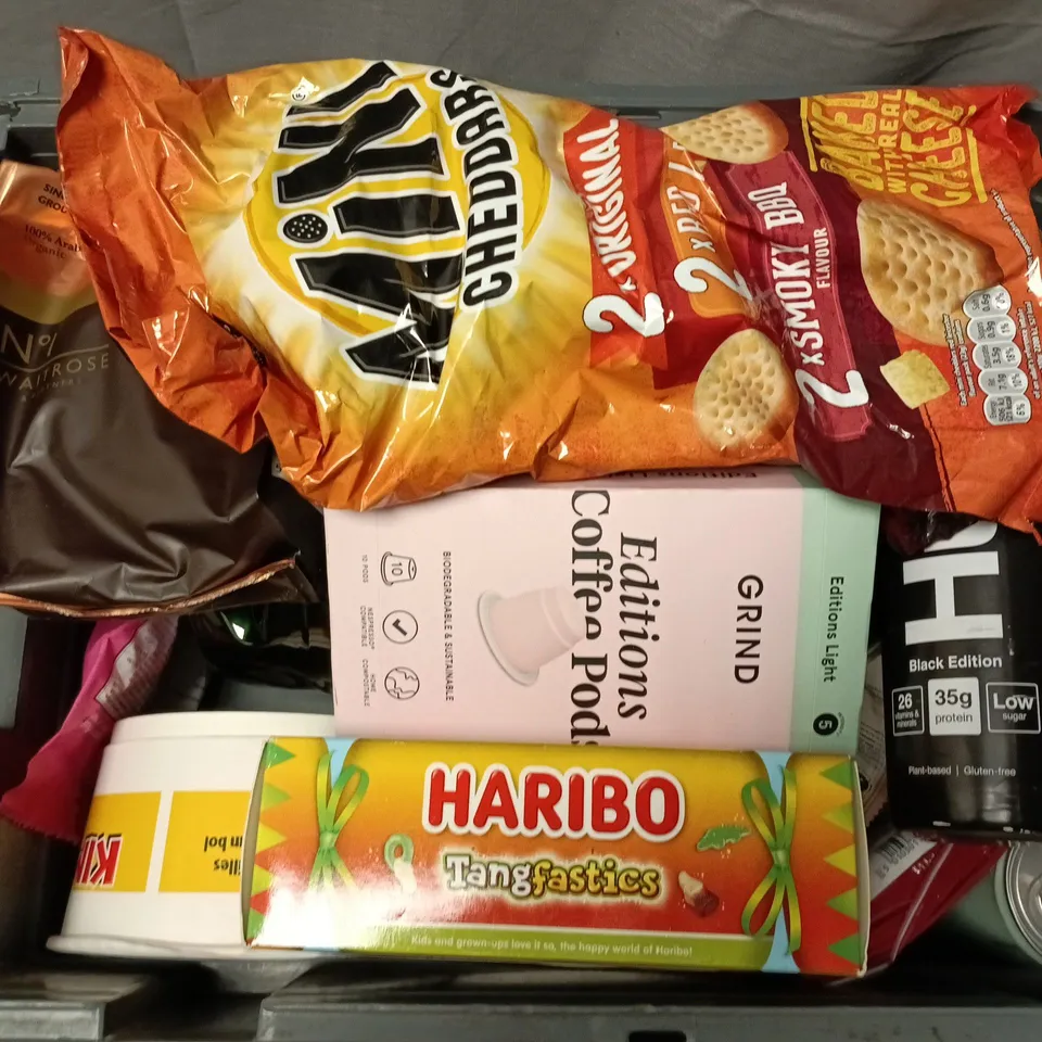 APPROXIMATELY 15 ASSORTED FOOD ITEMS TO INCLUDE GRIND COFFEE PODS, EXTRA VIRGIN OLIVE OIL, MYPROTEIN BROWNIE, ETC