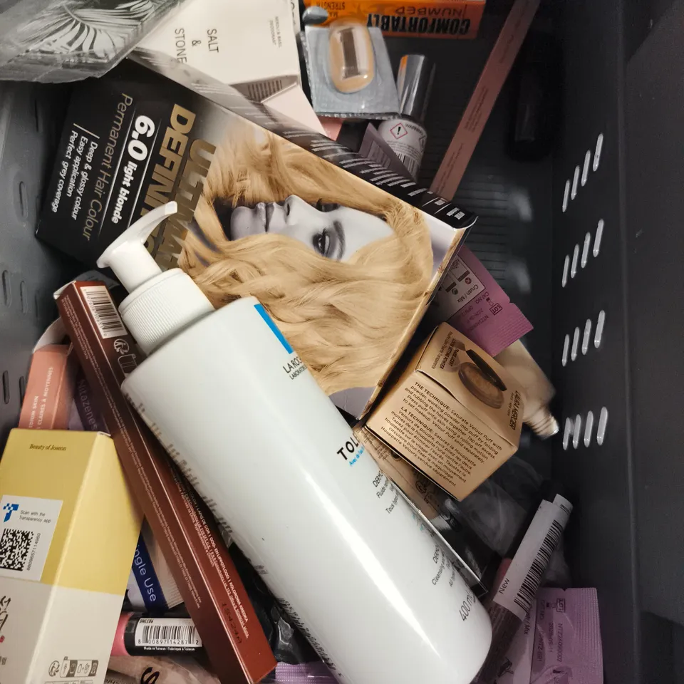 APPROXIMATEY 20 ASSORTED HEALTH AND BEAUTY PRODUCTS TO INCLUDE - BARENUTS HAIR REMOVAL CREAM - PUREOLOGY CONDITIONER - CLINIQUE FOR MEN EYE CREAM - ETC