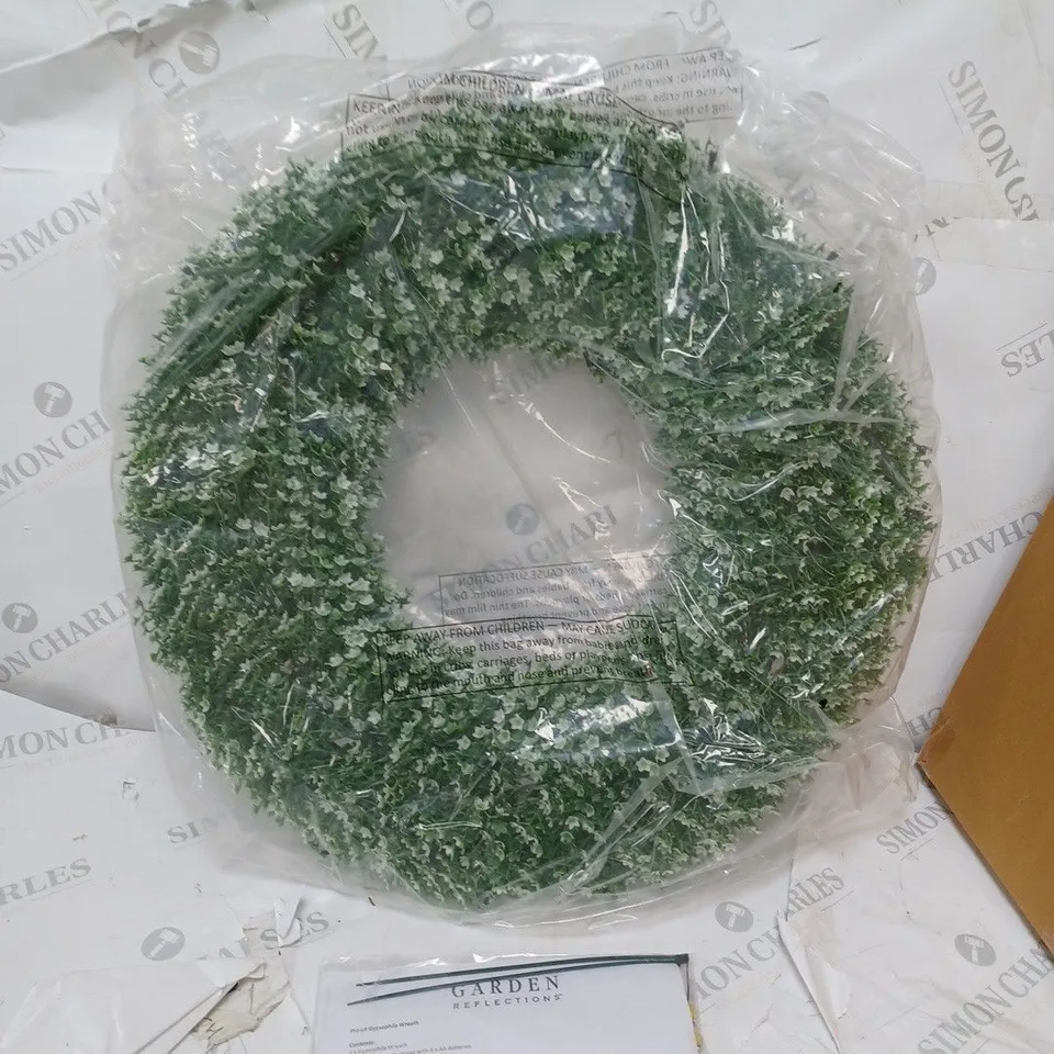PRE LIT WHITE GYPSOPHILA WREATH DECOR