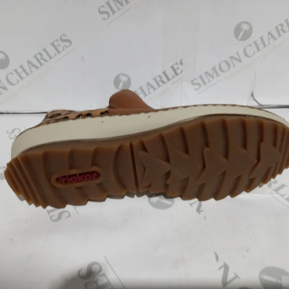 RIEKER ANTISTRESS TAN CHELSEA BOOTS WITH LEOPARD PRINT - SIZE 5