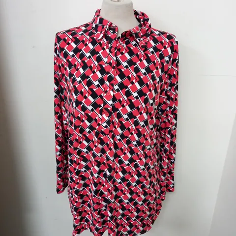 APPROXIMATELY 20 ASSORTED WOMEN CLOTHING TO INCLUDE RUTH LANGFORD SHIRTS IN SIZES MEDIUM AND LARGE
