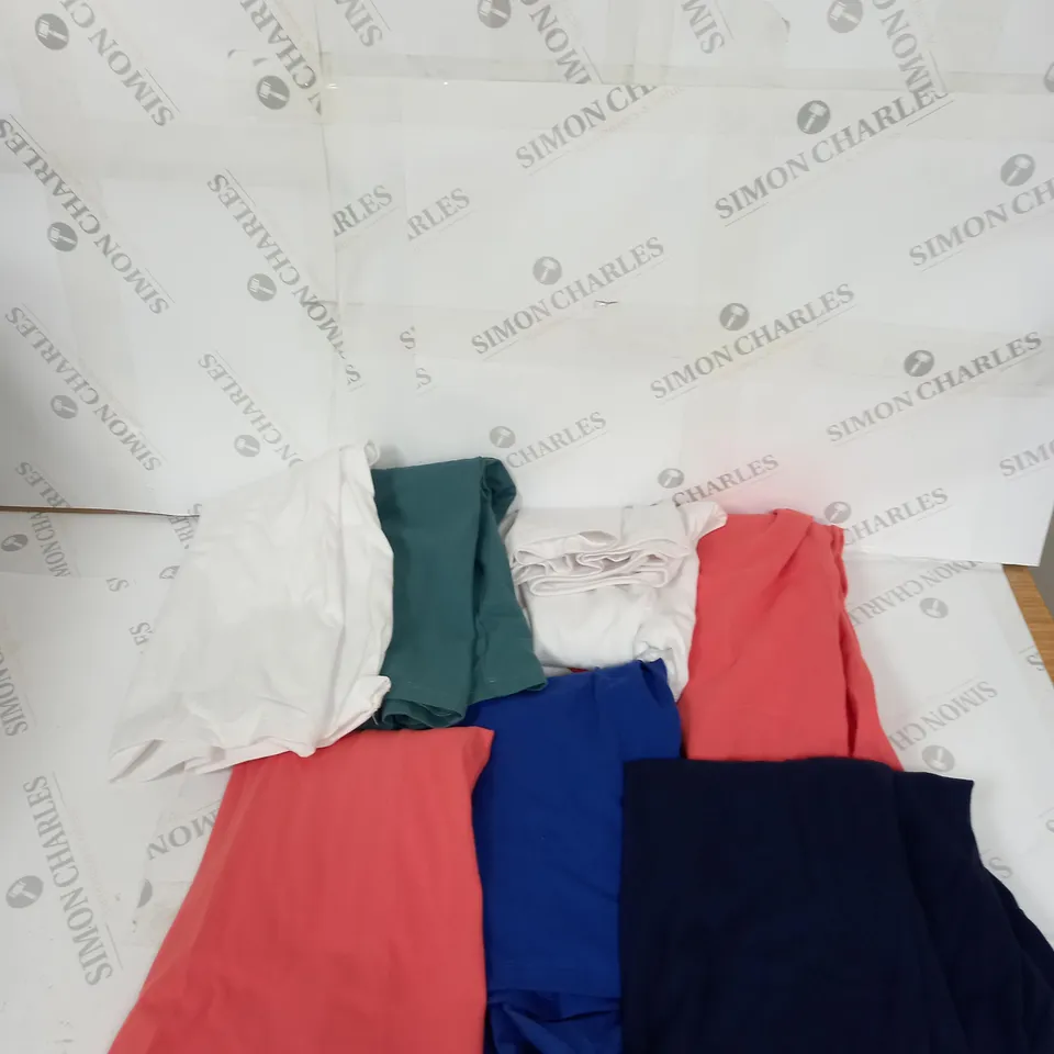 BOX OF ASSORTED CLOTHING ITEMS IN VARIOUS SIZES AND COLOURS 