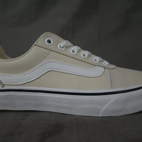 BOXED PAIR OF VANS WARD DELUXE SHOES IN BEIGE UK SIZE 5