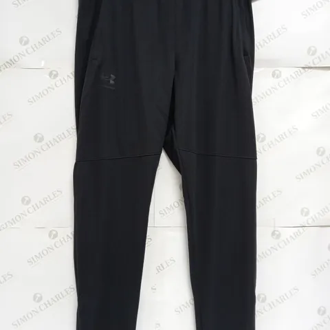 UNDER ARMOUR PIQUE TRACKSUIT BOTTOMS IN BLACK - XL