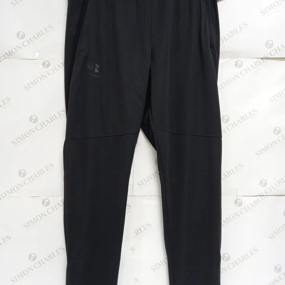 UNDER ARMOUR PIQUE TRACKSUIT BOTTOMS IN BLACK - XL