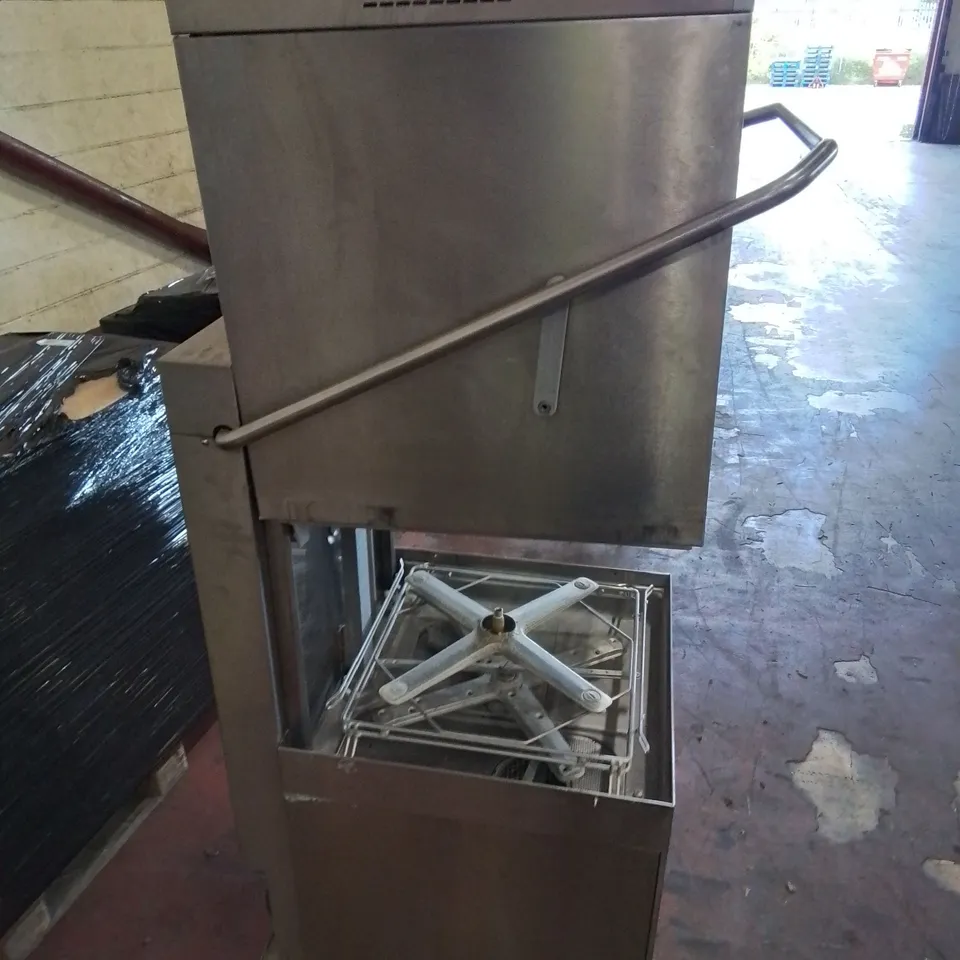 HOBART COMMERCIAL PASS THROUGH DISHWASHER 