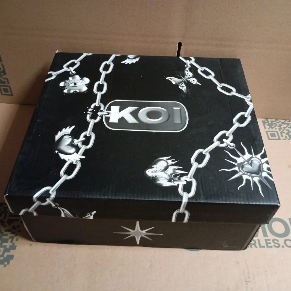 BOXED PAIR OF KOI HYDRA ALL BLACK MATRIX PLATFORM BOOTS - UK 7