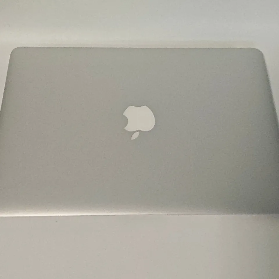 UNBOXED APPLE MACBOOK AIR I-7 8GB/256GB IN SILVER - A1466
