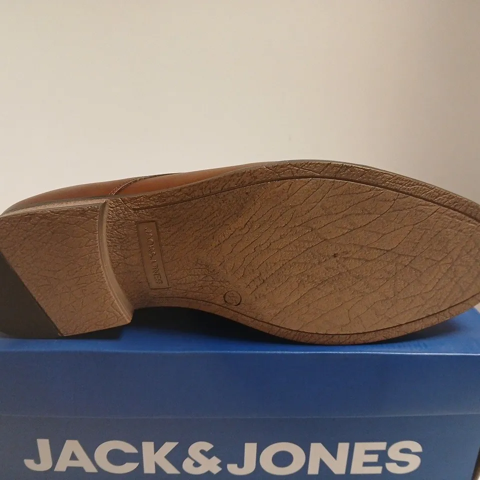 BOXED PAIR OF JACK & JONES MEN'S BROWN LEATHER OXFORD SHOES – UK 11
