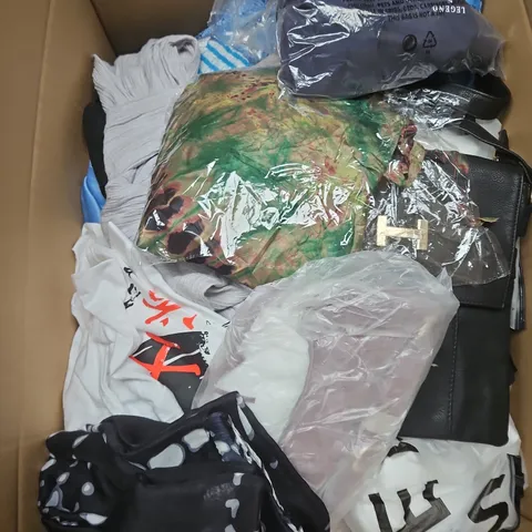APPROXIMATELY 20 ASSORTED CLOTHING ITEMS IN VARIOUS SIZES, STYLES AND COLOURS