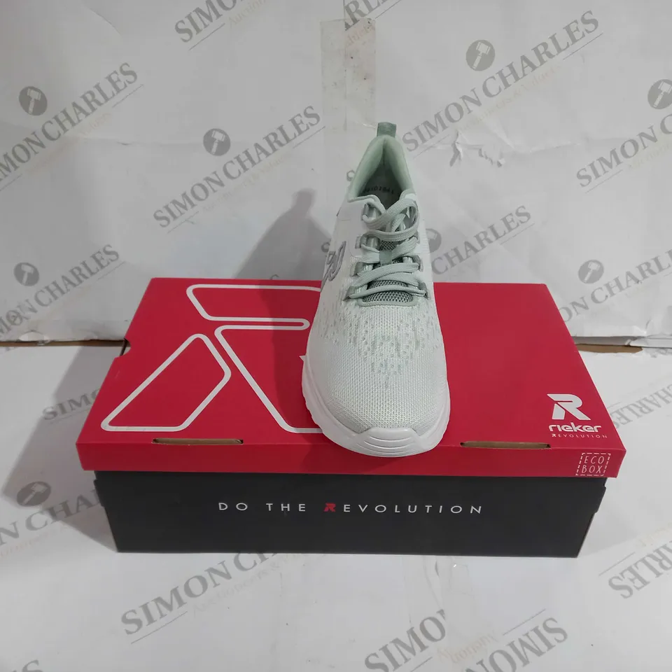 BOXED PAIR OF RIEKER REVOLUTION SOFT SHOES GREEN UK SIZE 7.5