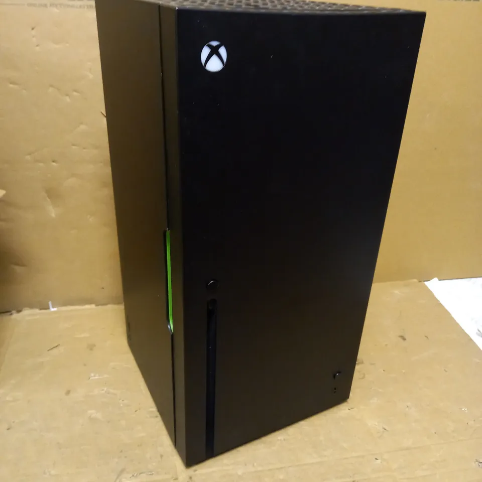 XBOX SERIES X REPLICA MINI FRIDGE THERMOELECTRIC COOLER 1.5:1
