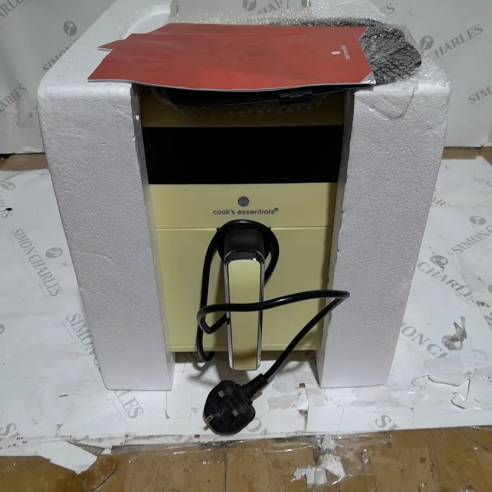 OUTLET COOK'S ESSENTIALS 5.8L AIR FRYER CREAM