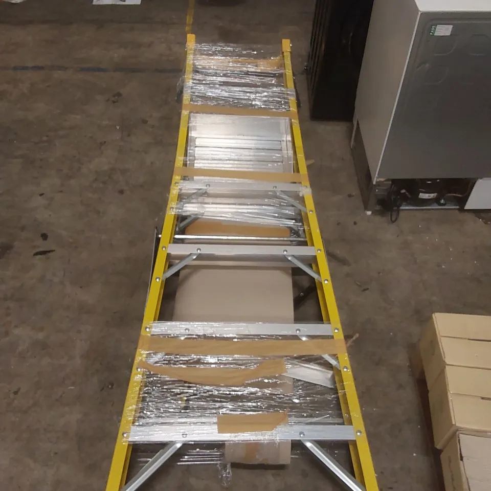 GLASS FIBRE PODIUM STEPS INSULATE 4 TREADS, H 1090 MM