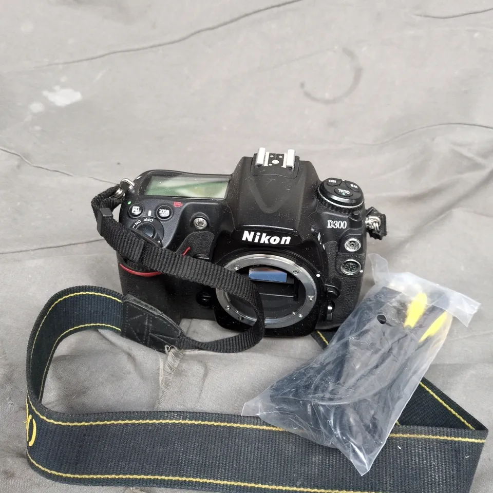 NIKON D300 CAMERA
