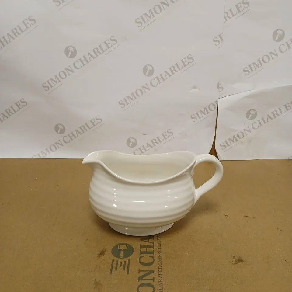 PORTMEIRION HOME & GIFTS GRAVY BOAT & STAND, PORCELAIN, WHITE, 22.5 X 18 X 10 CM