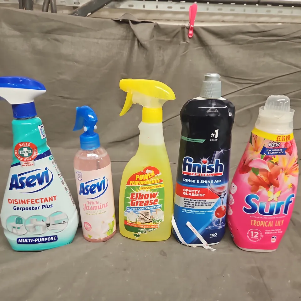 TOTE OF APPROXIMATELY 10 ASSORTED HOUSEHOLD ITEMS TO INCLUDE SURF, FINISH AND ELBOW GREASE - COLLECTION ONLY