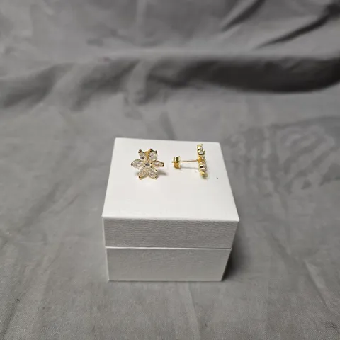 PANDORA GOLD-TONE FLOWER STUD EARRINGS WITH CLEAR STONES (PAIR) – BUTTERFLY BACKS, S925 STAMP