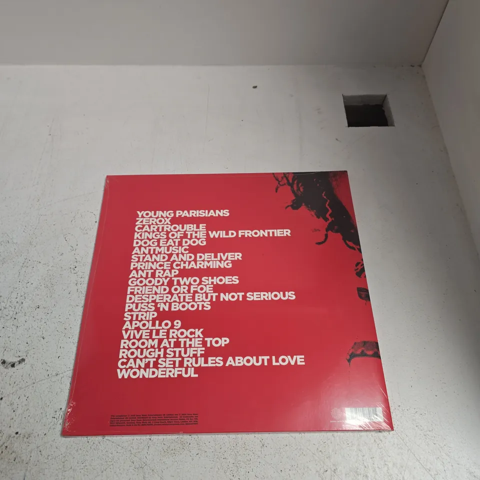 ADAM & THE ANTS – THE SINGLES (2LP RED & WHITE COLOUR VINYL)