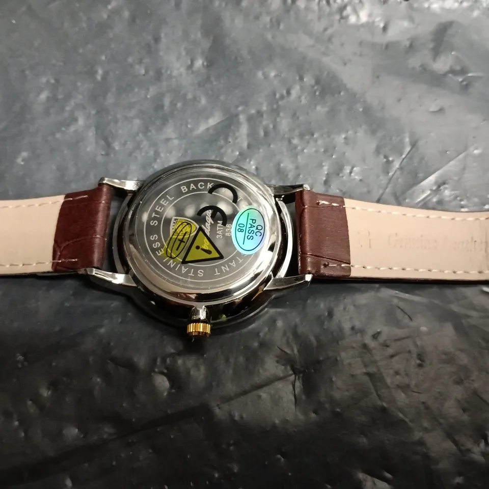 HENRY'S WATCHES ANALOG WRISTWATCH WITH BROWN LEATHER STRAP