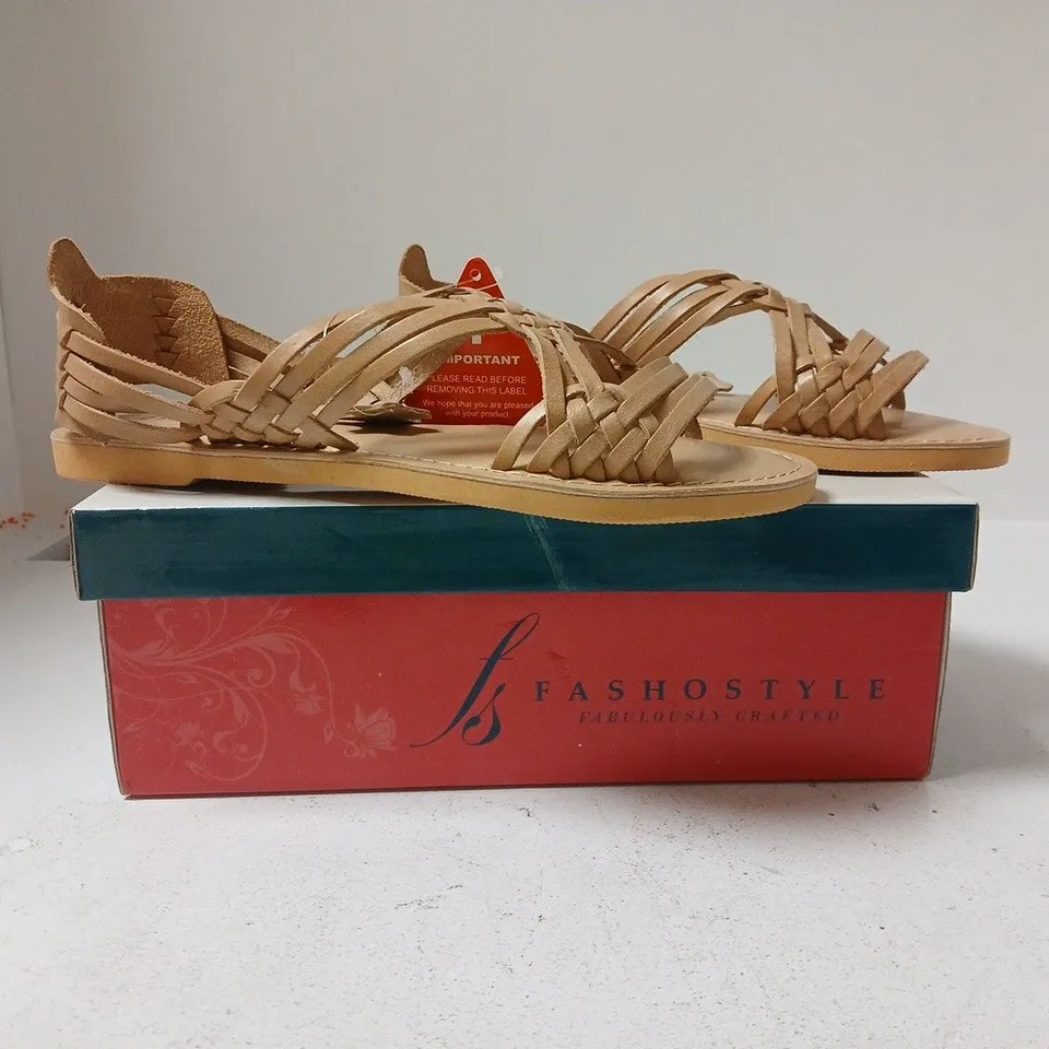 BOXED PAIR OF FASHOSTYLE OPEN TOE FLAT SLIP-ON SANDALS IN NUDE SIZE EU 41
