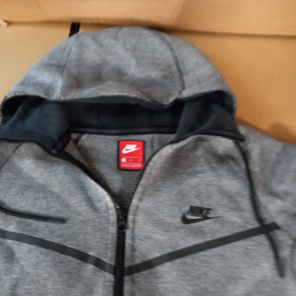 NIKE GREY ZIP THROUGH HOODIE - M