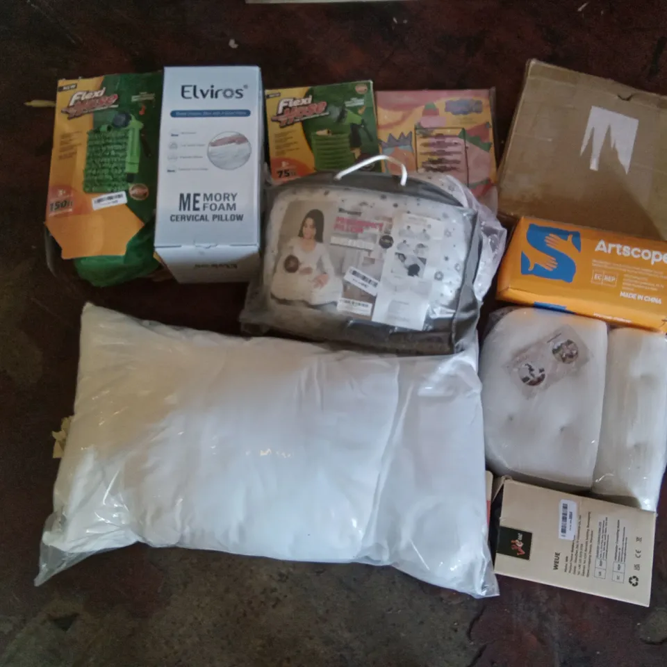 PALLET OF ASSORTED ITEMS INCLUDING FLEXI HOSE, NIVOMY PREGNANCY PILLOW, ELVIROS MEMORY FOAM CERVICAL PILLOW, ARTSCOPE PILLOW, PEPPA PIG ADVENT CALENDER, WEUE GARDEN HOSE