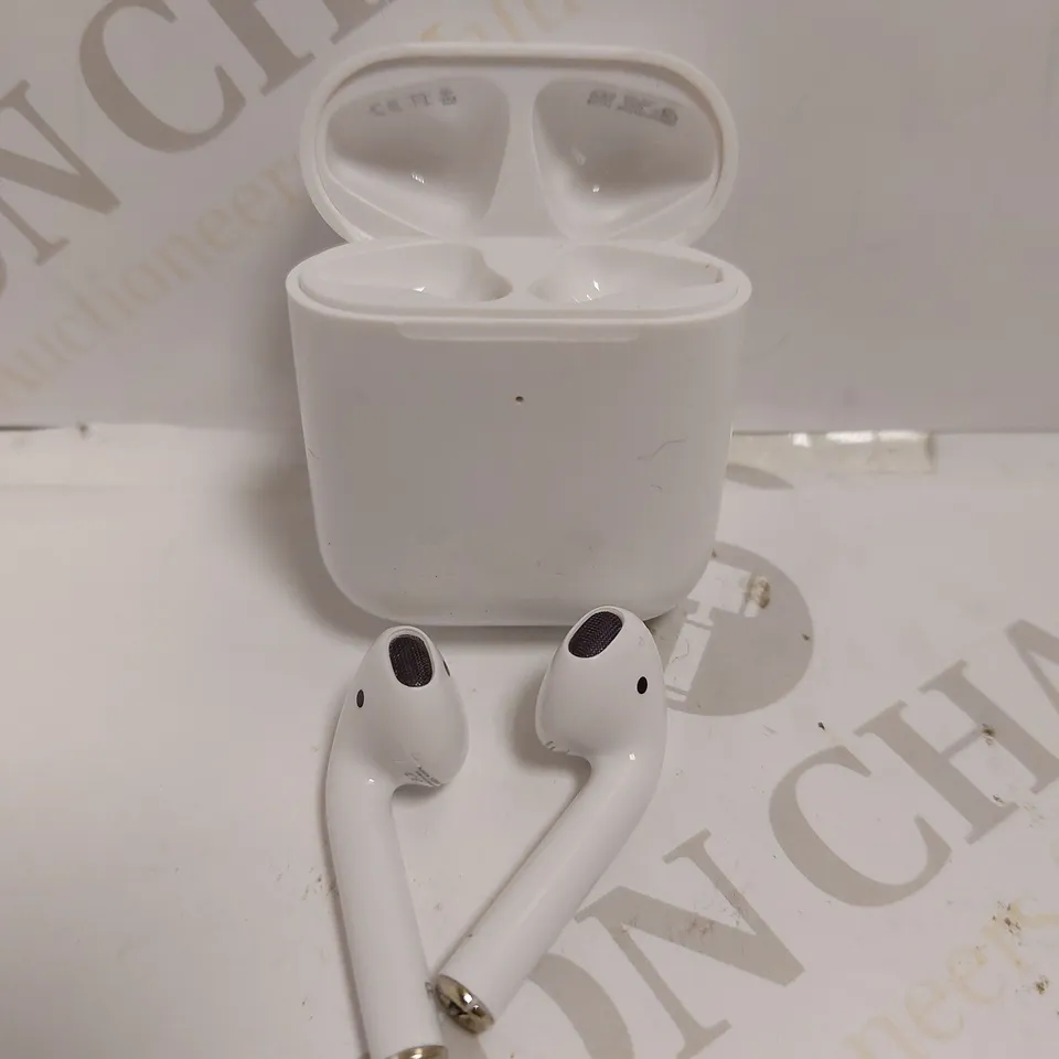 APPLE AIRPODS - 2ND GENERATION