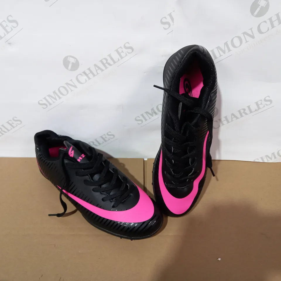 PAIR OF ZHZ BLACK/PINK ASTRO BOOTS SIZE 38
