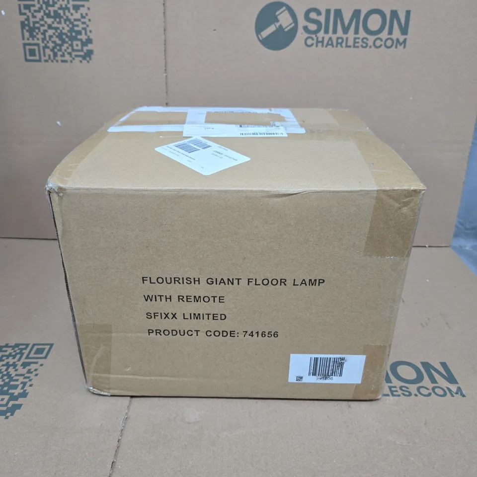 FLOURISH SOLAR FLOOR LAMP WITH REMOTE