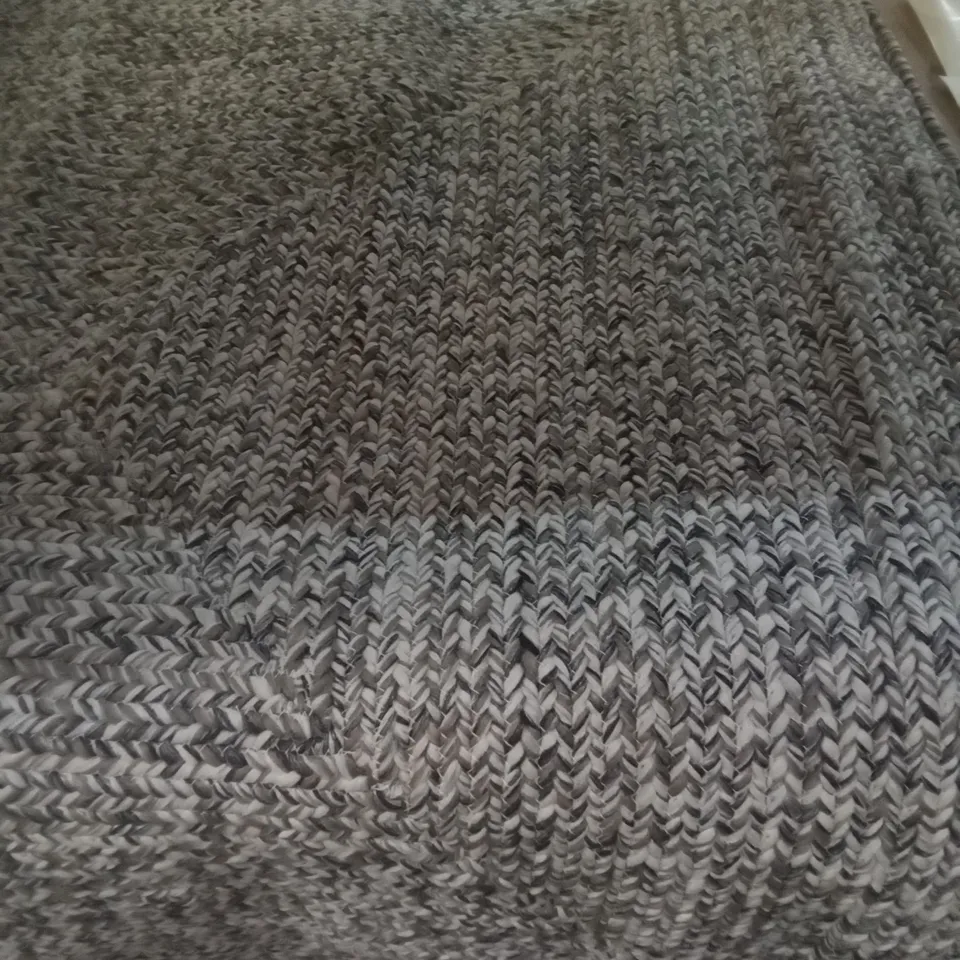 100% POLYPROPYLENE SALT AND PEPPER RUG 4'X6'
