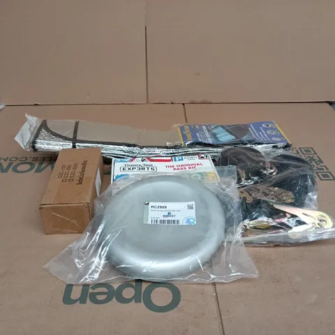BOX OF APPROXIMATELY 20 ASSORTED AUTO RELATED ITEMS TO INCLUDE GOODYEAR FOLDING SUN REFLECTOR, THEORY TEST EXPERT PASS KIT, FRONT WHEEL CENTRE CAP TRIM ETC