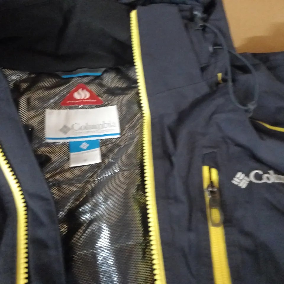 COLUMBIA OMNI-TECH ZIP THROUGH COAT - M