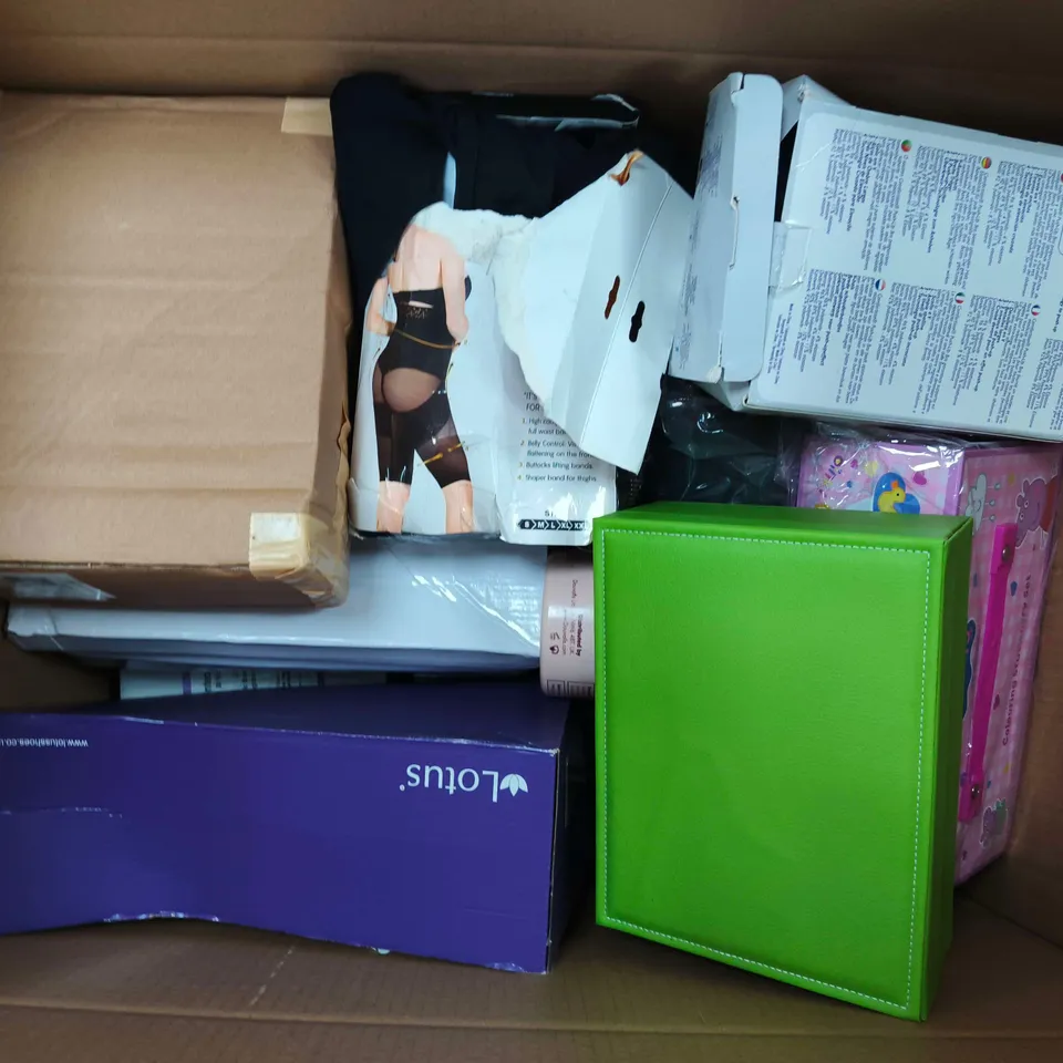 APPROXIMATELY 12 ASSORTED ITEMS TO INCLUDE COMFORTISSE BRAS, VOLTZ POWER BANK, PEPPA PIG STATIONERY COLOURING KIT, ETC