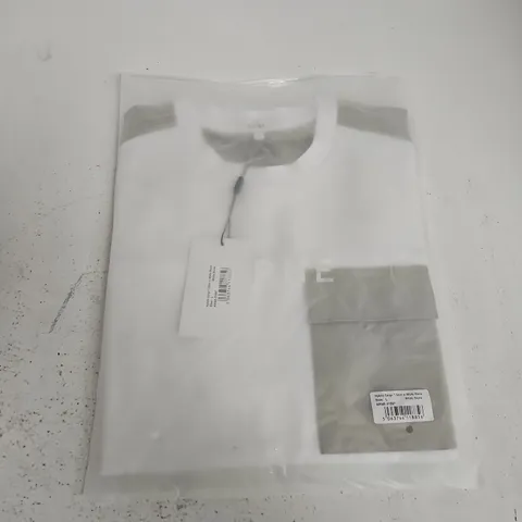 BAGGED ARNE HYBRID CARGO T-SHITRT IN WHITE STONE - L