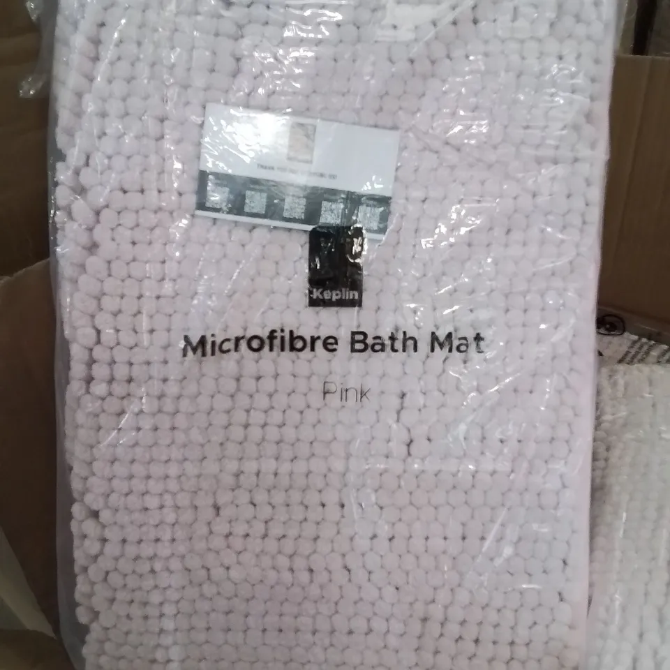 BOX CONTAINING APPROXIMATELY 20 BRAND NEW PINK MICROFIBRE BATH MATS
