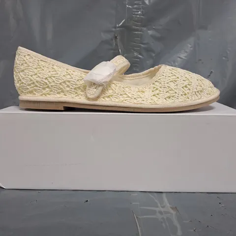 BOXED PAIR OF FEVER SOLE SHOES IN CREAM SIZE EU 39