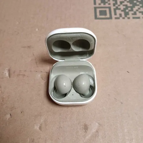 SAMSUNG GALAXY BUDS2 WIRELESS EARBUDS IN WHITE CHARGING CASE - UNBOXED 