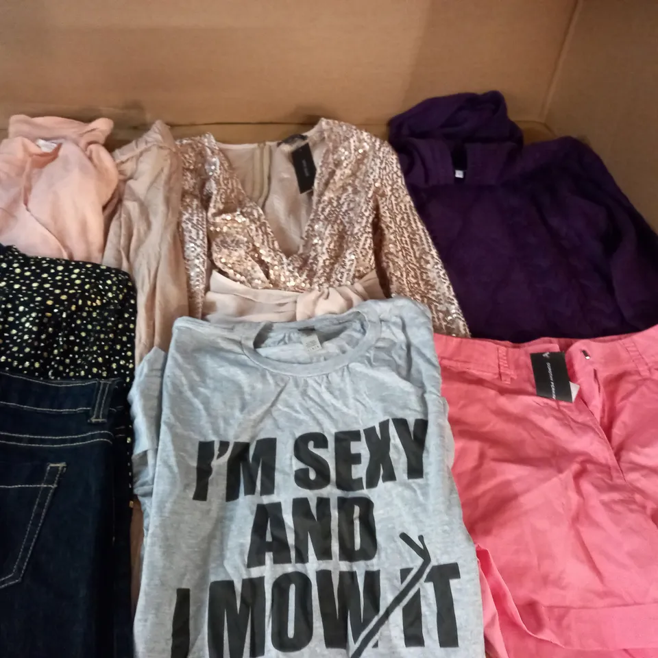 LARGE QUANTITY OF ASSORTED CLOTHING ITEMS TO INCLUDE DUSK, DOROTHY PERKINS AND BOOHOO