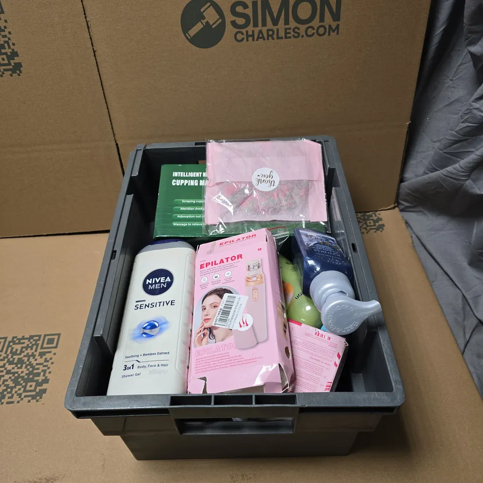 APPROXIMATELY 20 X ASSORTED COSMETIC ITEMS TO INCLUDE CUPPING MASSAGE INSTRUMENT, EPILATOR, NIVEA MEN SHOWER GEL, ICED BLUE LAVENDAR HAND SOAP ETC